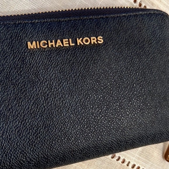 Michael Kors Wristet - Picture 6 of 9